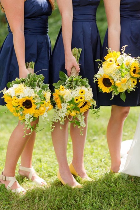 image-586313-navy-bridesmaid-dresses-sunflower-bouquets.jpg